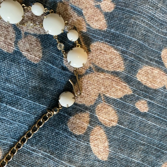 Vintage necklace, bracelet, clip-on earrings. Glass beads and rhinestones. - Picture 3 of 5